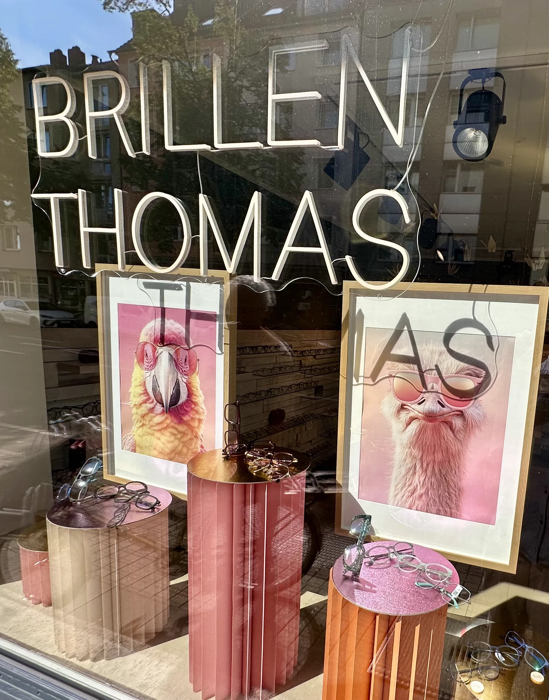 Schaufenster mit Brillen Thomas Schriftzug